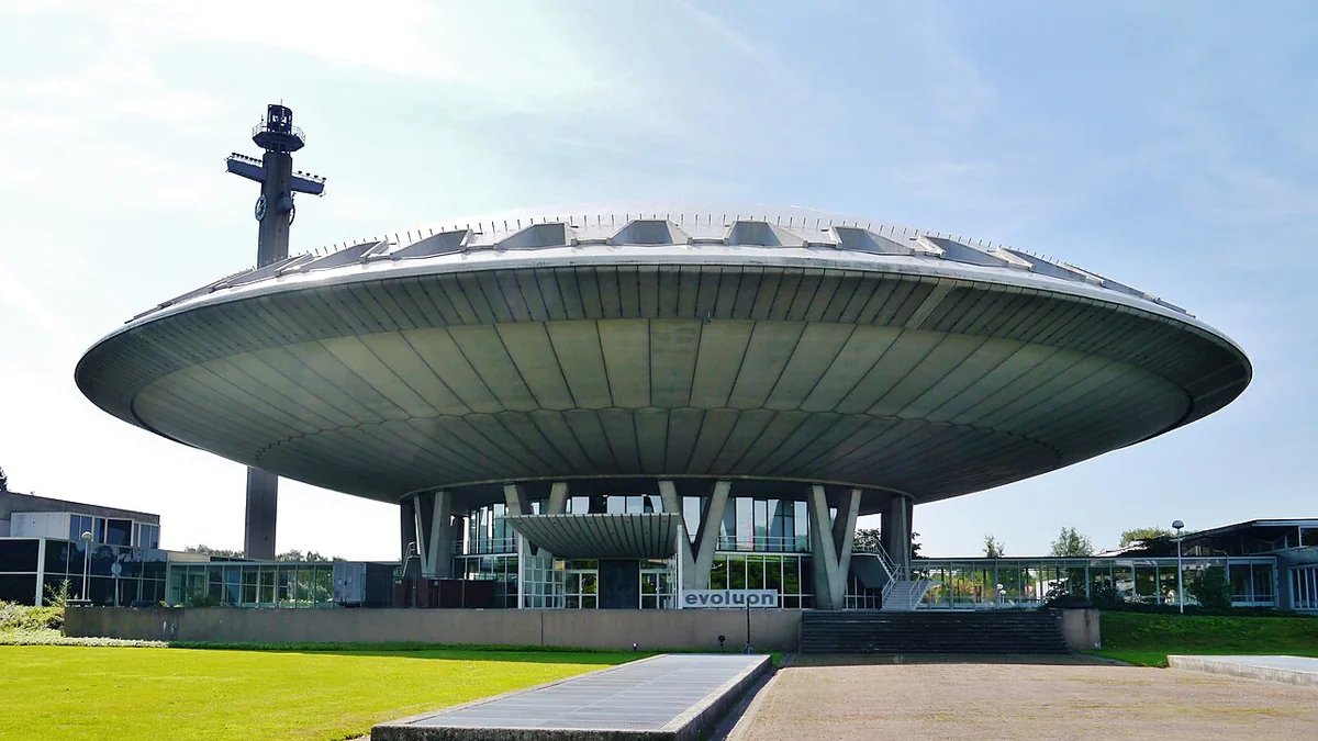 Het schotelvormige Evoluon in Eindhoven