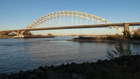 De Waalbrug over de Waal in Nijmegen