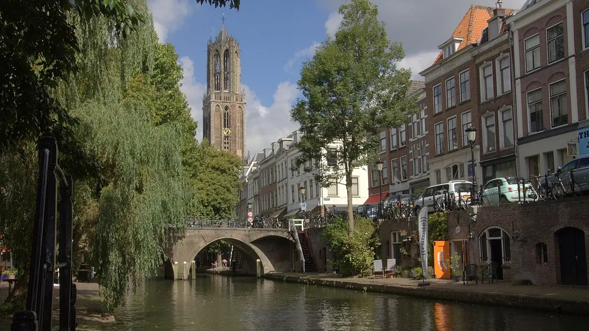 De Oudegracht, Hamburgerbrug en Domtoren in Utrecht